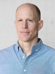 Dr. Oliver Stoller