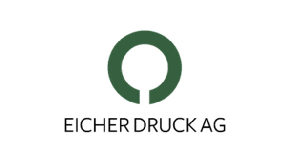 Das Logo der "Eicher Druck AG" zeigt einen grünen Kreis mit einer Öffnung unten, ähnlich einem Baumring, und den Schriftzug "EICHER DRUCK AG" darunter.